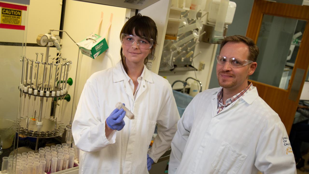 Baskin Award Winner Lynne Hagelthorn stand with Assistant Professor Philipp Zerbe, Department of Plant Biology. David Slipher/UC Davis Lynne Hagelthorn and Assistant Professor Philipp Zerbe